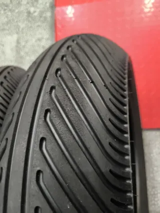Neumáticos PIRELLI Moto2/SBK agua