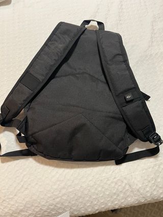 Mochila portátil 15,6” antirrobo con USB – sin uso