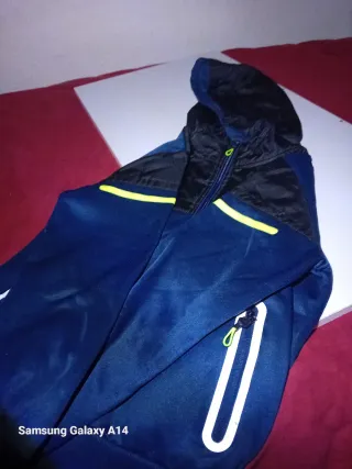 Chaqueta Nike Azul y Negra con Capucha