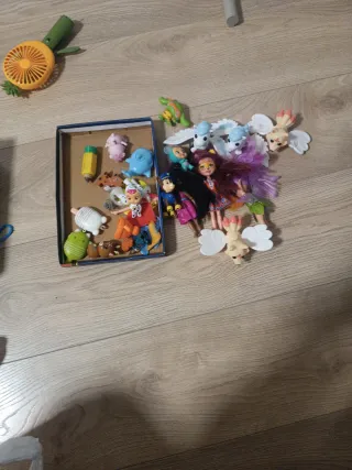 Lote de muñecos y figuras