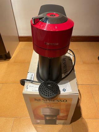 Cafetera Nespresso Vertuo Roja