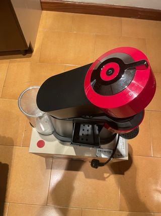 Cafetera Nespresso Vertuo Roja