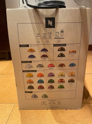 Cafetera Nespresso Vertuo Roja