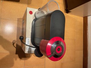 Cafetera Nespresso Vertuo Roja