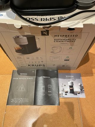 Cafetera Nespresso Vertuo Roja