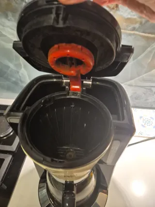 Cafetera Russell Hobbs Beige y negra