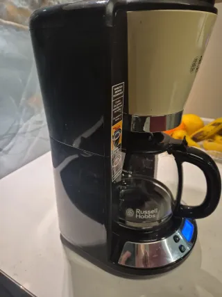 Cafetera Russell Hobbs Beige y negra