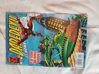 28 comics de Daredevil.