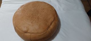 2 Puffs de cuero marrones