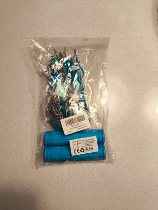 Empuñaduras azules con borlas para bici infantil