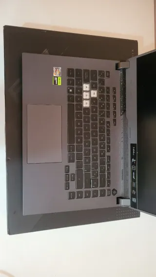 Portátil Gaming Asus ROG Strix G513RC