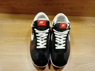 Tenis Nike Negro y Rojo