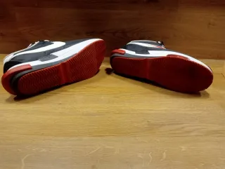 Tenis Nike Negro y Rojo