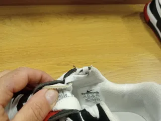 Tenis Nike Negro y Rojo