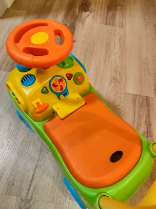 Correpasillos infantil con volante y asa