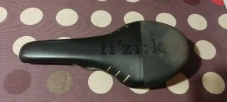 Sillín Fizik Tundra M3 Carbon