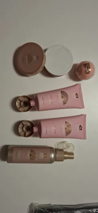 Set Prodotti Bellezza Beige e Rosa