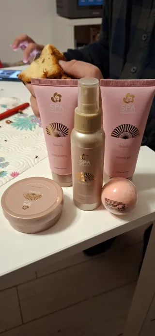 Set Prodotti Bellezza Beige e Rosa