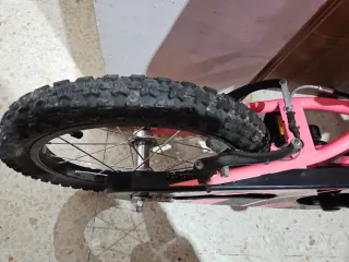 Bicicleta infantil rosa ATRACTOR entre 3 y 6 años