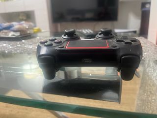 Mando DualShock PS4 Negro con detalles rojos