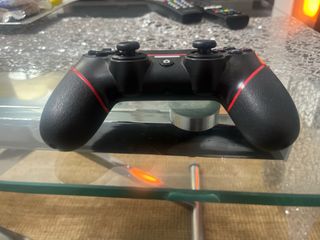 Mando DualShock PS4 Negro con detalles rojos