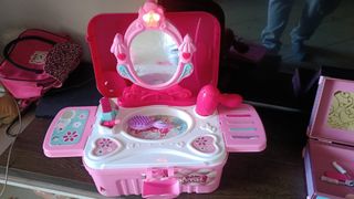 Set gioco bellezza bambola rosa con trolley