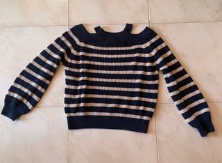 Jersey de rayas con hombros descubiertos