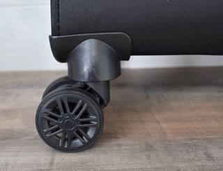 MALETA DE CABINA MOVOM ATLANTA NEGRA 37x56x20 cm