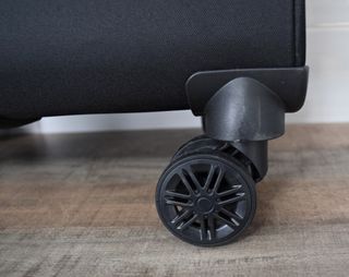 MALETA DE CABINA MOVOM ATLANTA NEGRA 37x56x20 cm