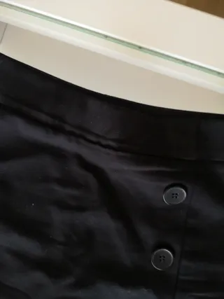 Falda pantalón negra con botones