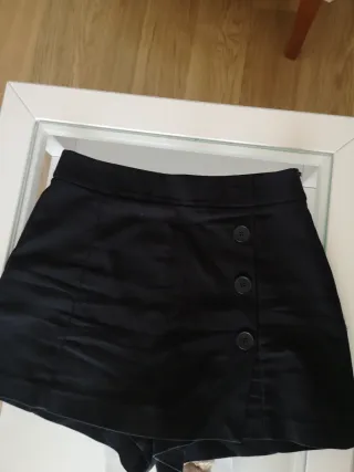 Falda pantalón negra con botones