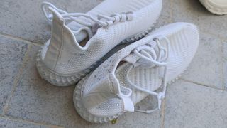 Scarpe da passeggio bianche e gialle taglia 41