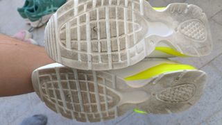 Scarpe da passeggio bianche e gialle taglia 41