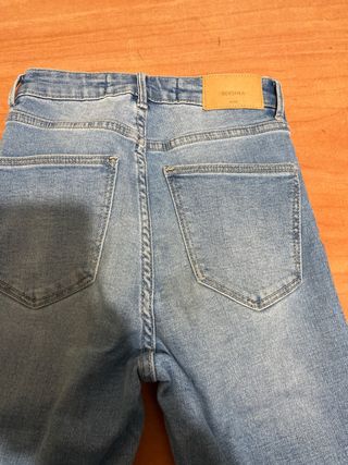 Pantalón vaquero Bershka Talla 34