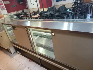 2 Exhibidoras unidas refrigeradas