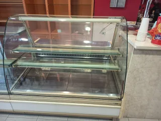 2 Exhibidoras unidas refrigeradas