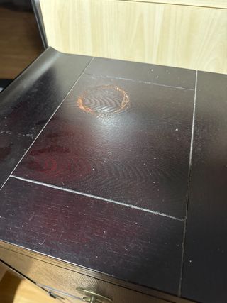 Mueble etnico madera oscuro con herrajes dorados