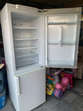 Frigorífico con congelador blanco