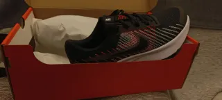 Zapatillas Nike Negras y Rojas