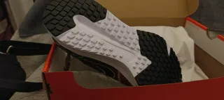 Zapatillas Nike Negras y Rojas