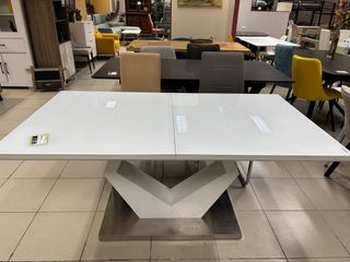 Mesa comedor blanca lacada y cromo