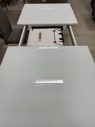 Mesa comedor blanca lacada y cromo