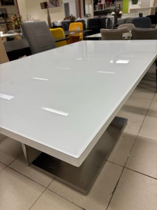 Mesa comedor blanca lacada y cromo