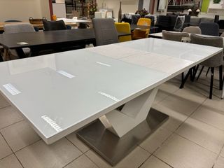 Mesa comedor blanca lacada y cromo