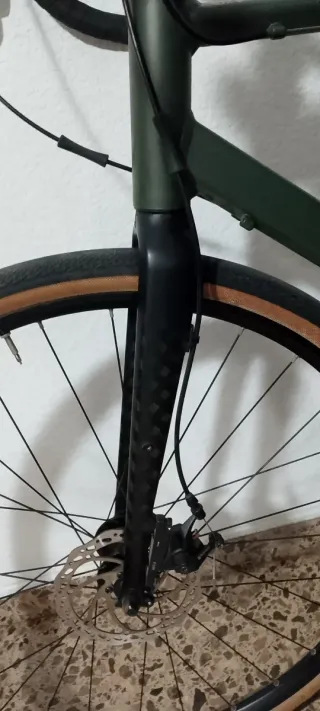 Bici Gravel Triban talla m + Casco + Rodillo+porta