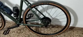 Bici Gravel Triban talla m + Casco + Rodillo+porta
