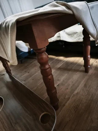 Mesa camilla, ropa, cristal y tarima