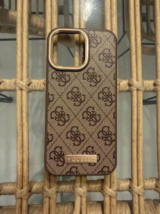 Funda iPhone 16 Pro Max Guess Marrón Logo