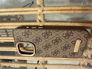 Funda iPhone 16 Pro Max Guess Marrón Logo