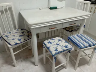 Mesa de cocina mármol y 4 sillas